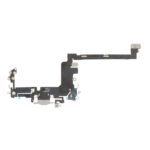 Gros plan du port USB-C et des points de soudure sur la nappe de remplacement