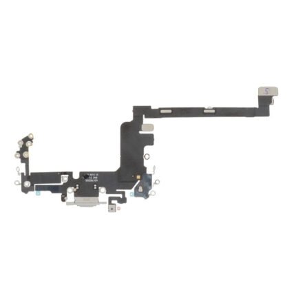 Gros plan du port USB-C et des points de soudure sur la nappe de remplacement
